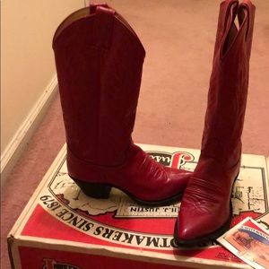 Justin cowboy boots!